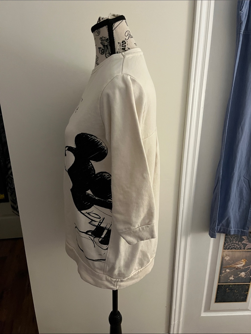 🍎Zara Cream Sweatshirt with Black Cartoon Kiss and Red Heart - Picture 4 of 6